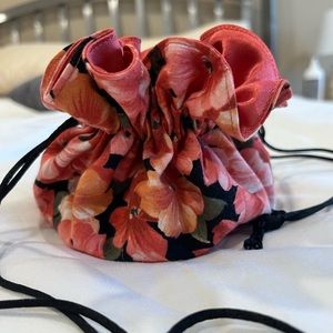 Travel jewelry pouch